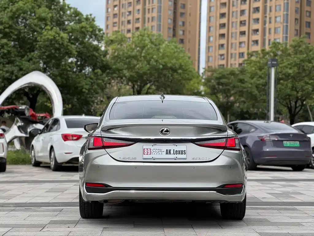 LEXUS ES