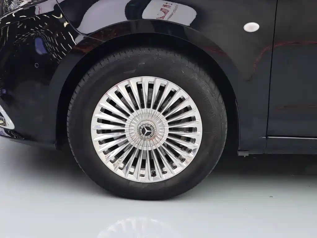 Mercedes-Benz Vito 2023 2.0T 7 мест
