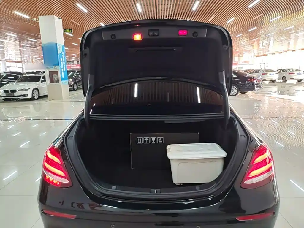 Mercedes-Benz E-Class — миниатюра 19