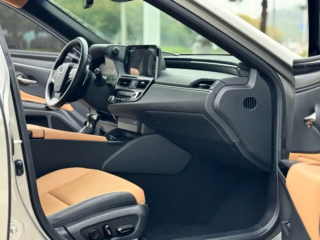 Lexus ES — миниатюра 13