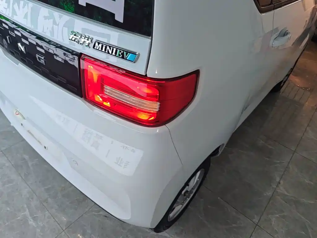 Wuling MINIEV — миниатюра 8