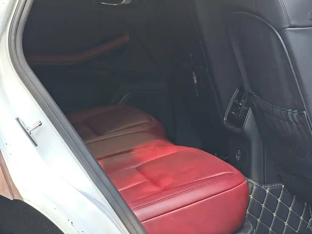 Porsche Macan — миниатюра 6