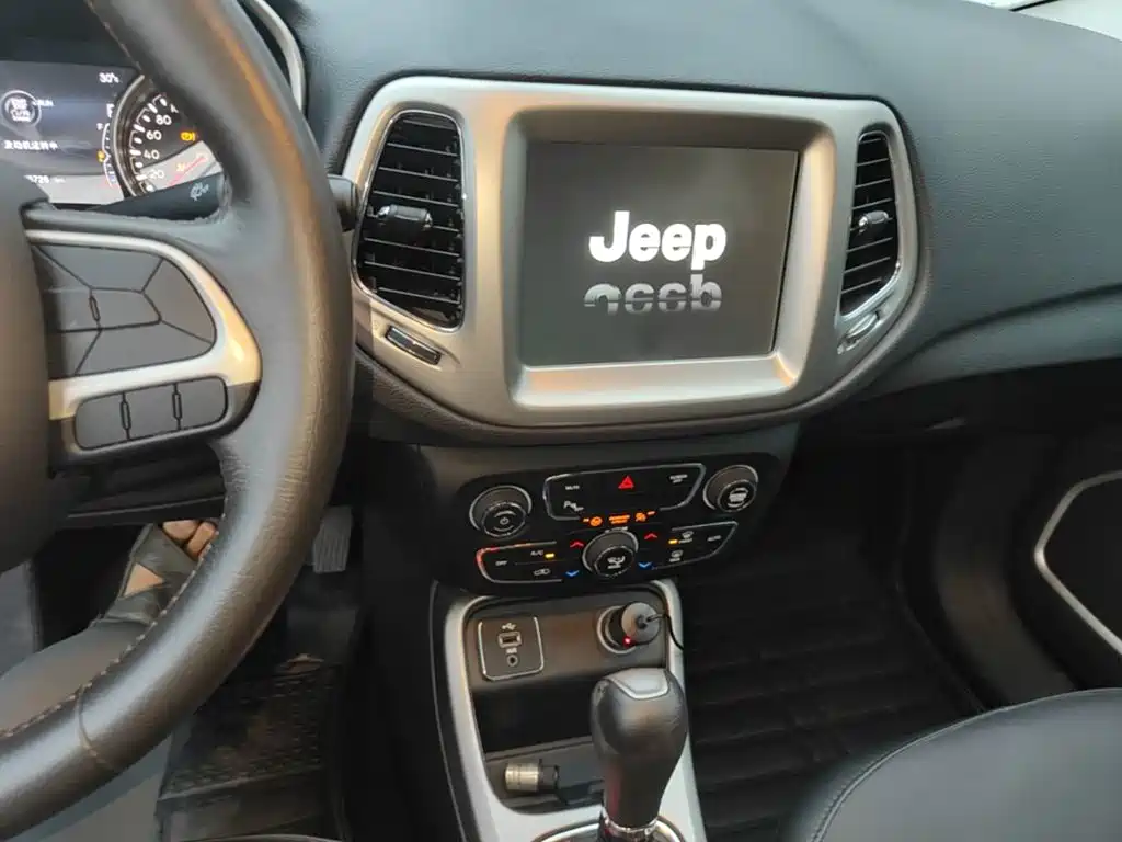 Jeep Compass — миниатюра 13