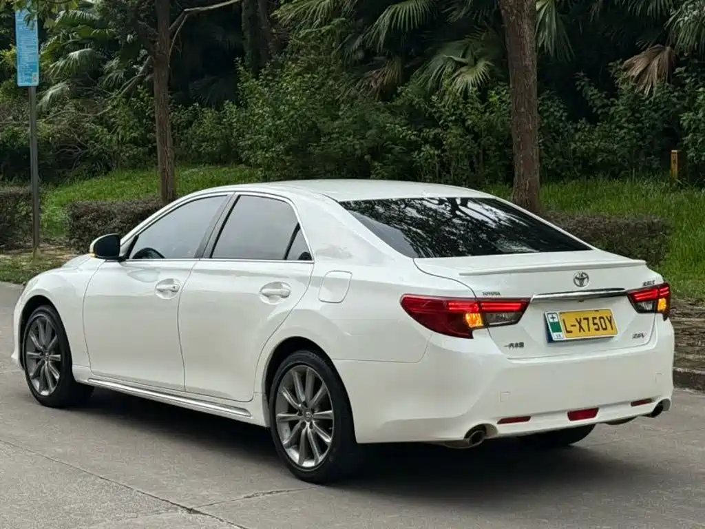 Toyota Reiz — миниатюра 7
