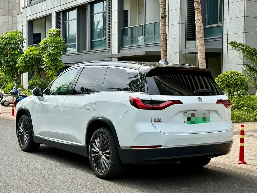 NIO ES8 2020 415KM мест
