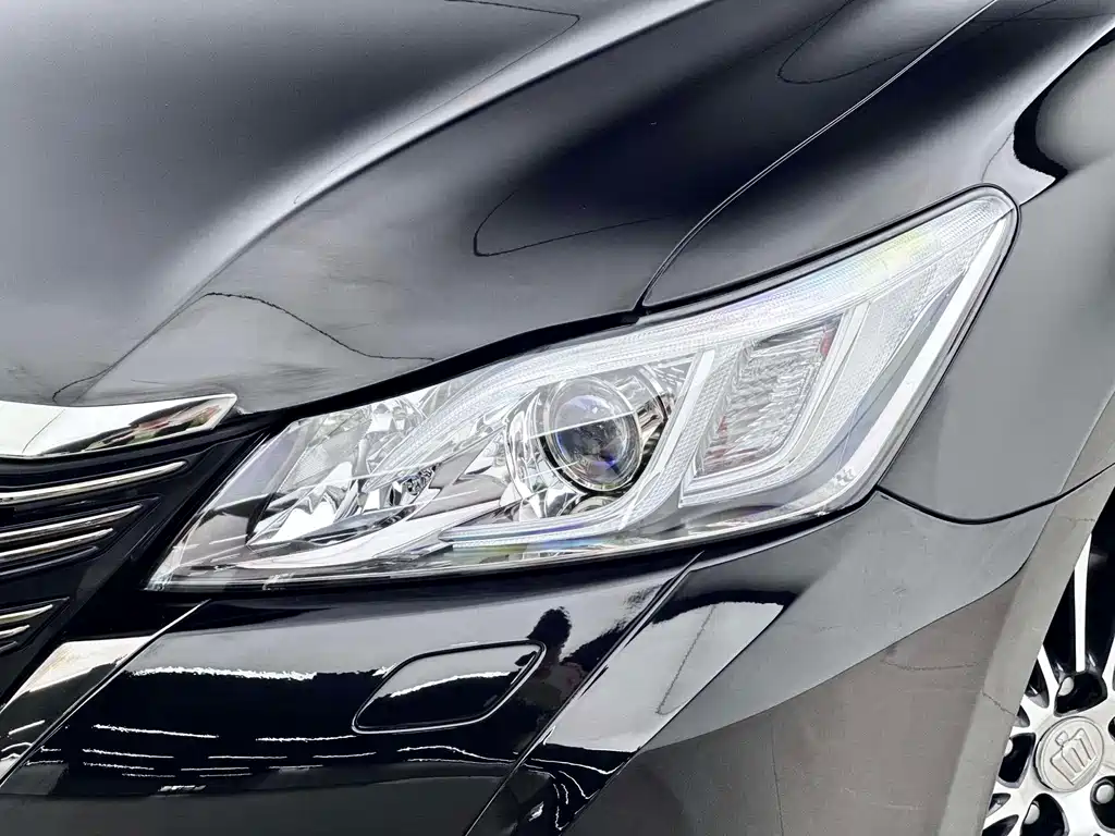Toyota Crown — миниатюра 11