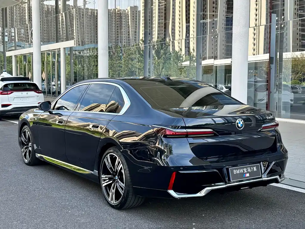 BMW 7 Series — миниатюра 6