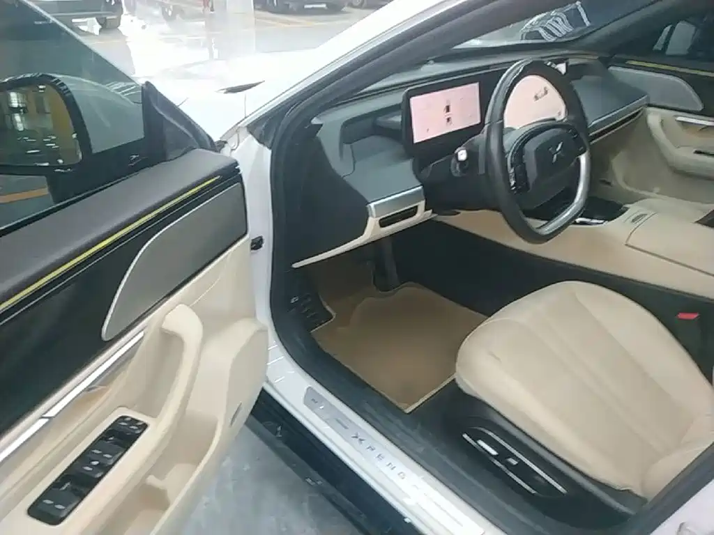 XPeng P7 — миниатюра 16