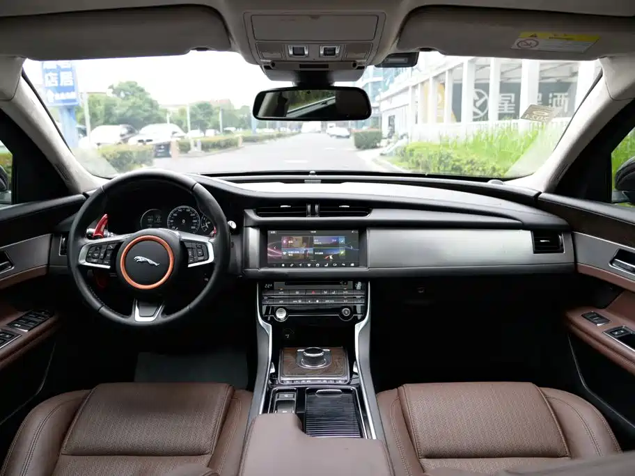 Jaguar XFL — миниатюра 11