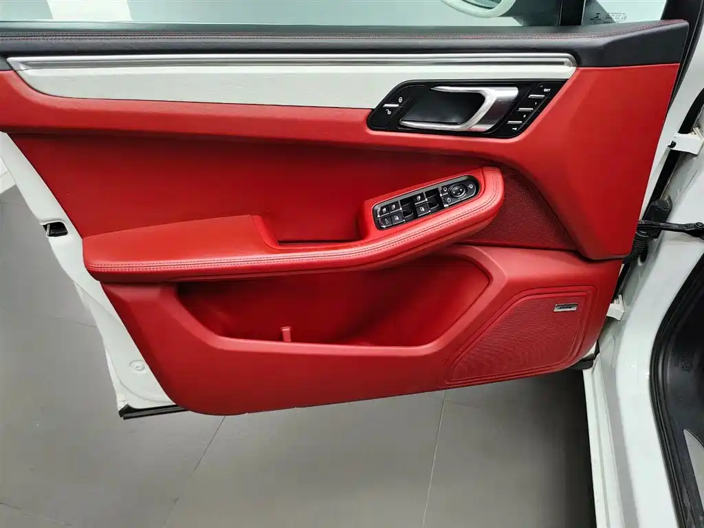 Porsche Macan — миниатюра 18