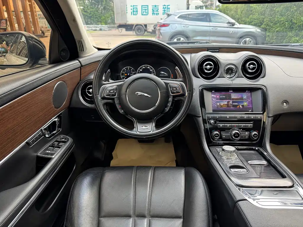 Jaguar XJ — миниатюра 16