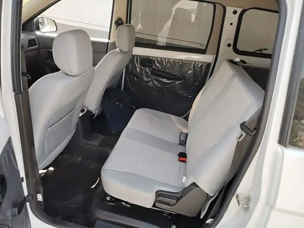 Wuling Hongguang — миниатюра 17
