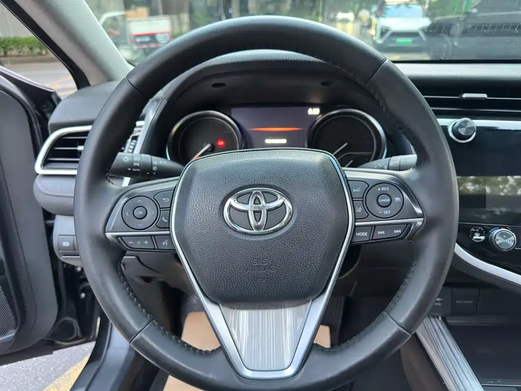 Toyota Camry — миниатюра 13