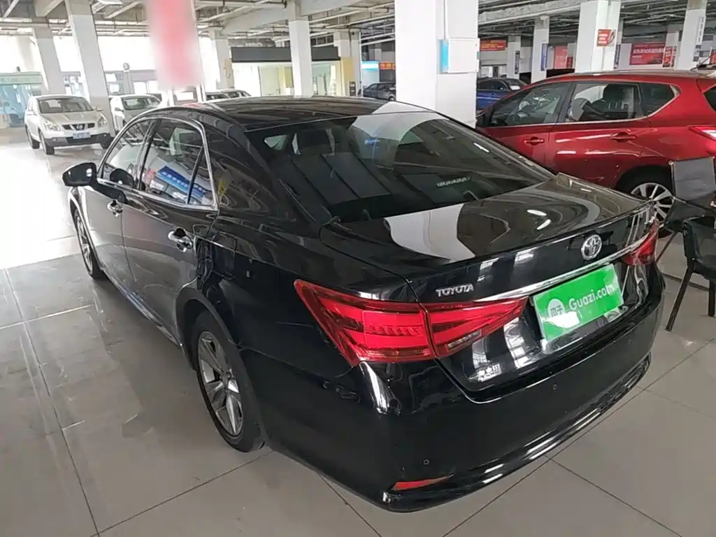 Toyota Crown — миниатюра 5