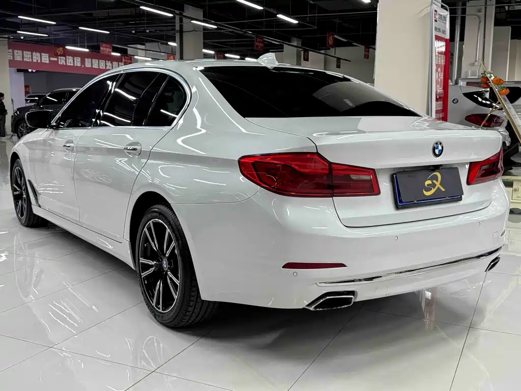 BMW 5 Series — миниатюра 6