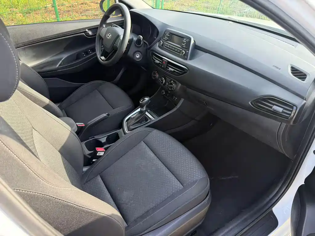 Hyundai Elantra - фото 11