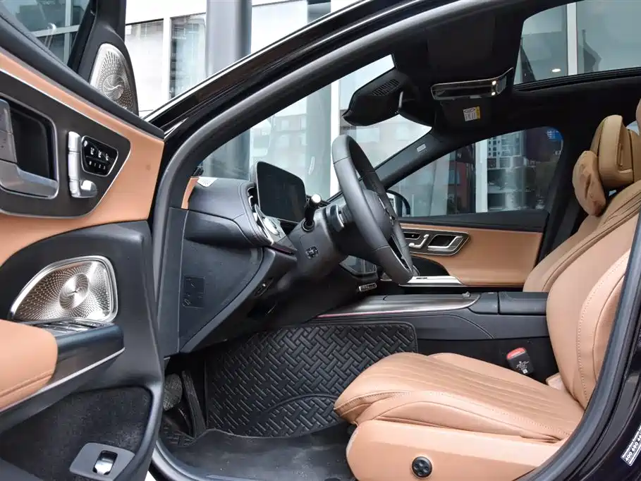 Mercedes-Benz E-Class — миниатюра 12
