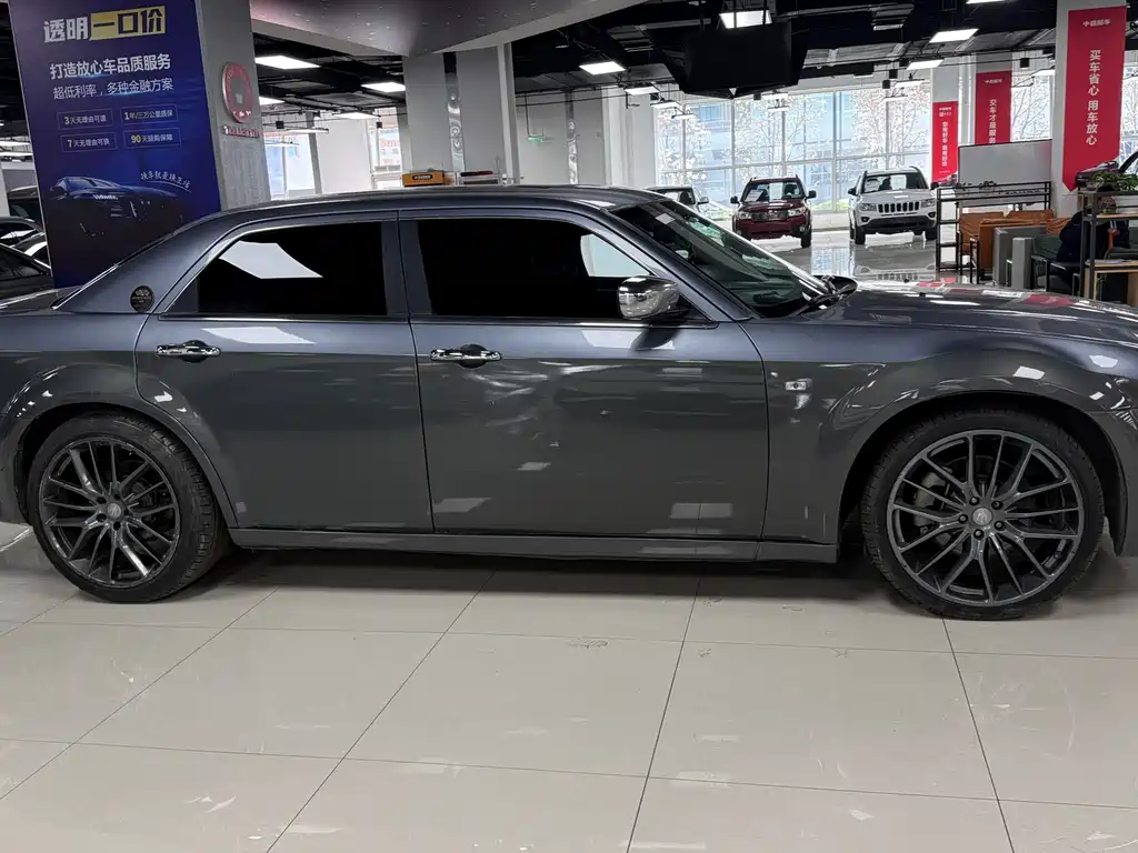 Chrysler 300C 2004 5.7 V8