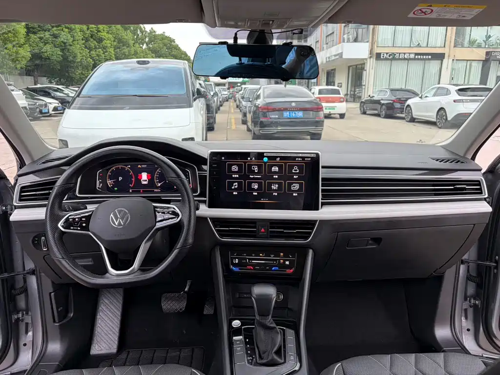Volkswagen Tiguan L — миниатюра 11