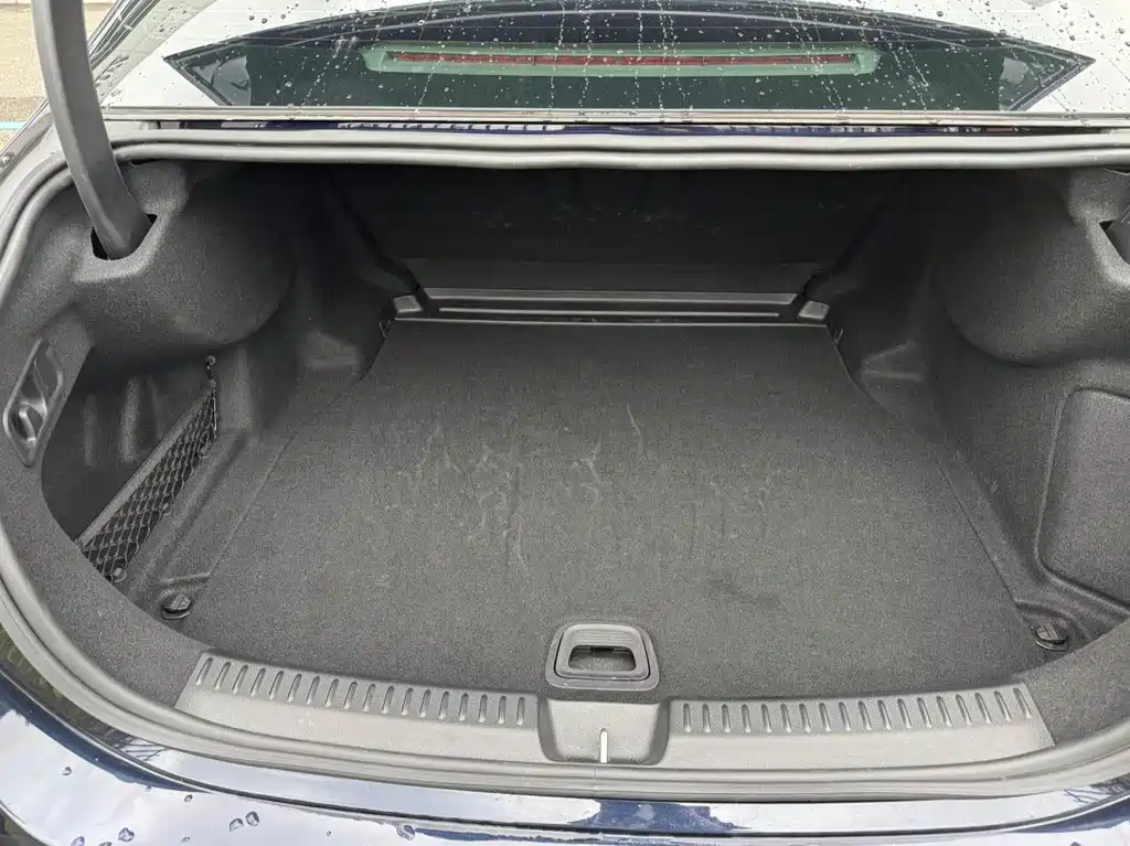Mercedes-Benz E-Class — миниатюра 7