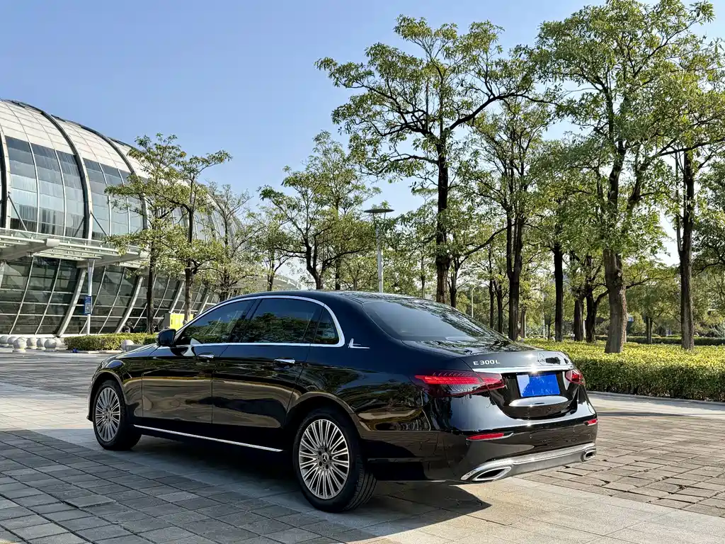 Mercedes-Benz E-Class — миниатюра 4