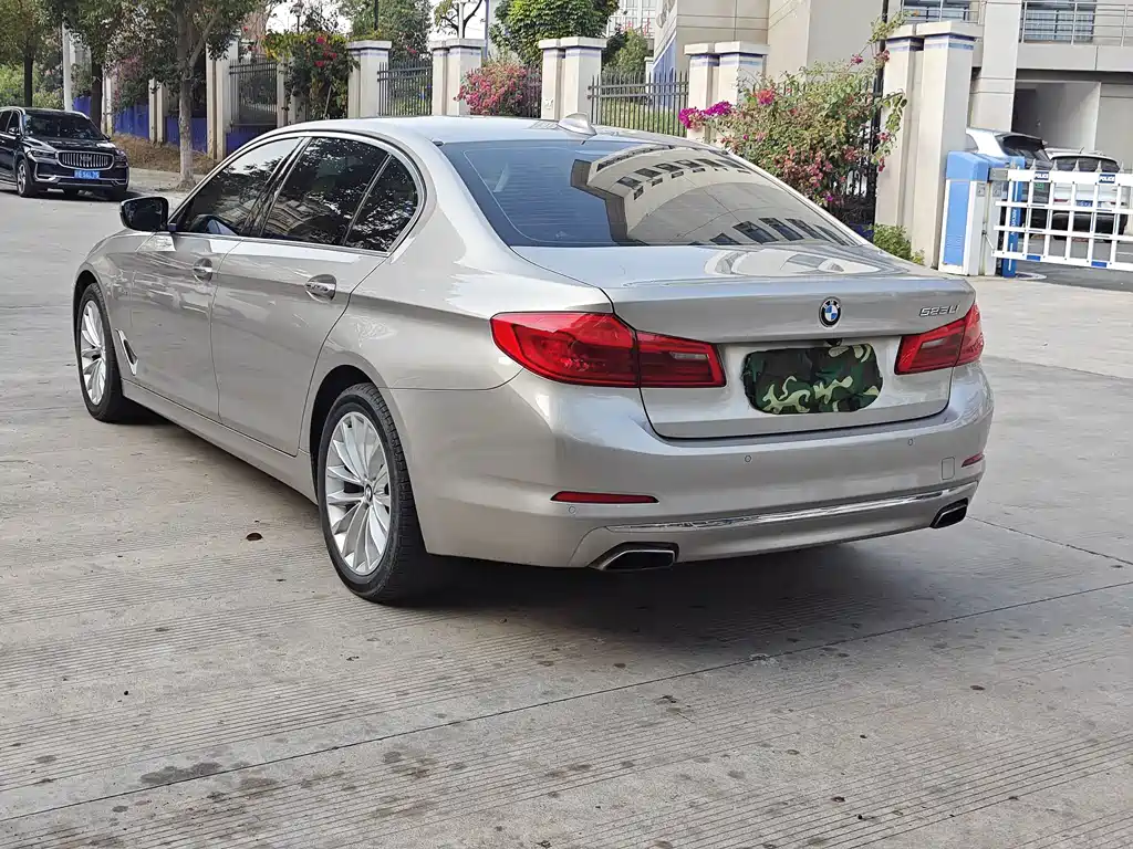 BMW 5 Series — миниатюра 7