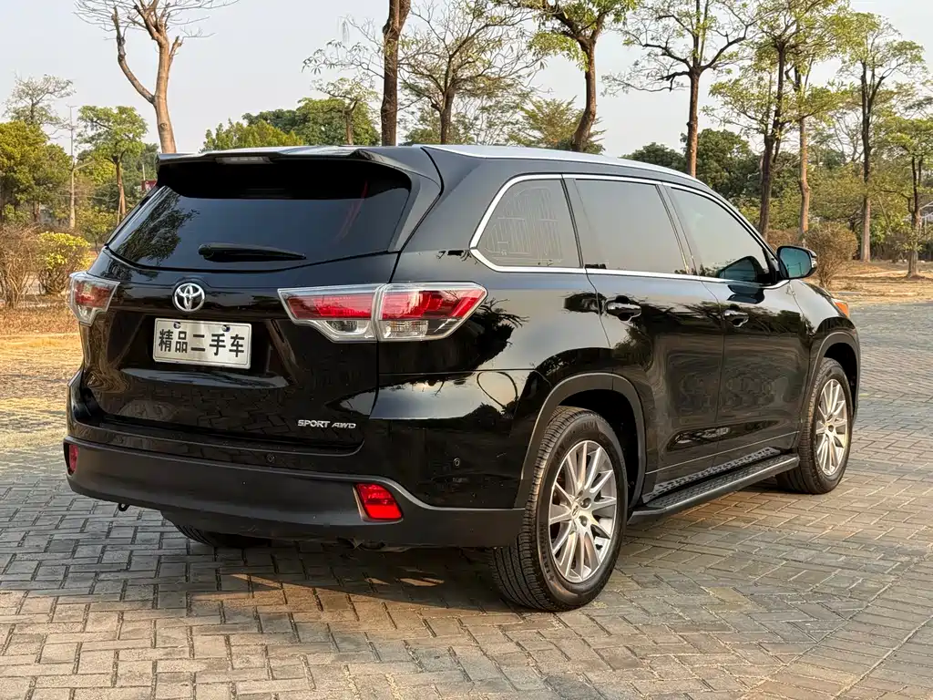 TOYOTA HIGHLANDER