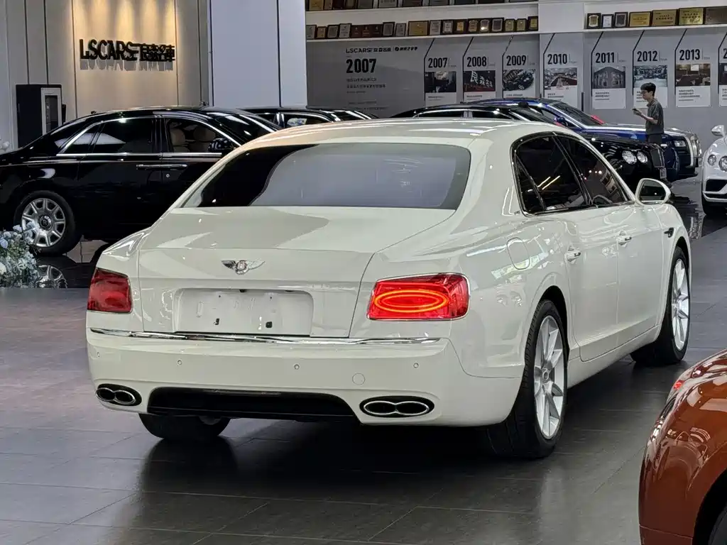 Bentley Flying Spur — миниатюра 6
