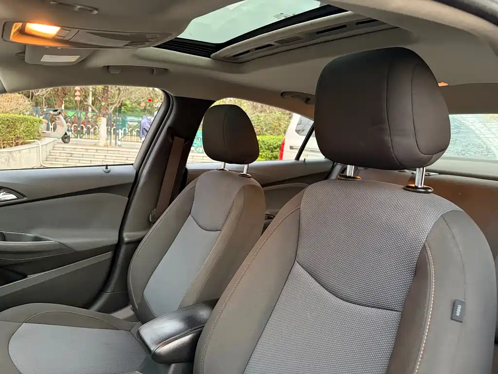Chevrolet Cruze 1.5L Auto Pioneer Sunroof Edition, фото 12
