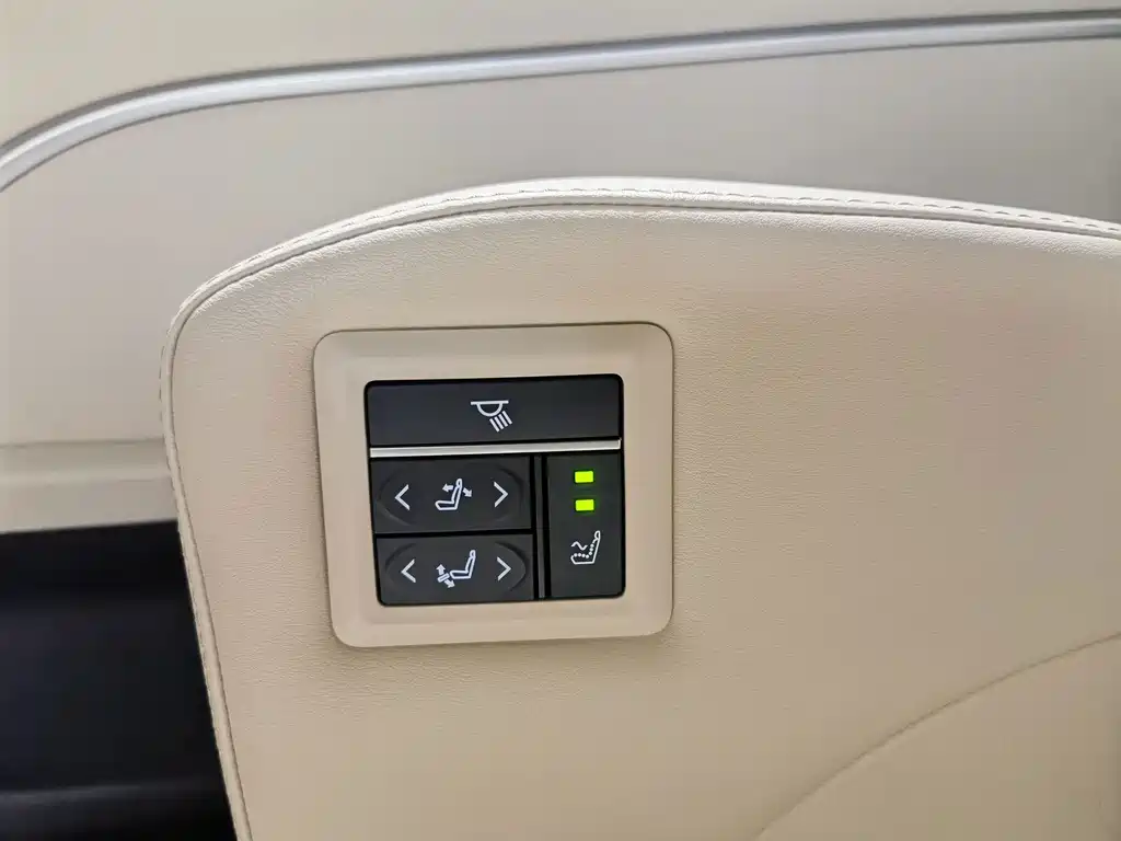 Toyota Sienna — миниатюра 10