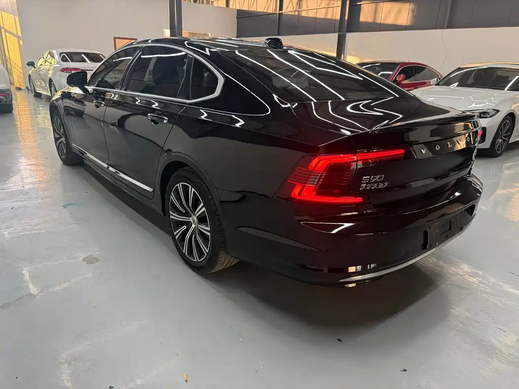 Volvo S90 — миниатюра 7