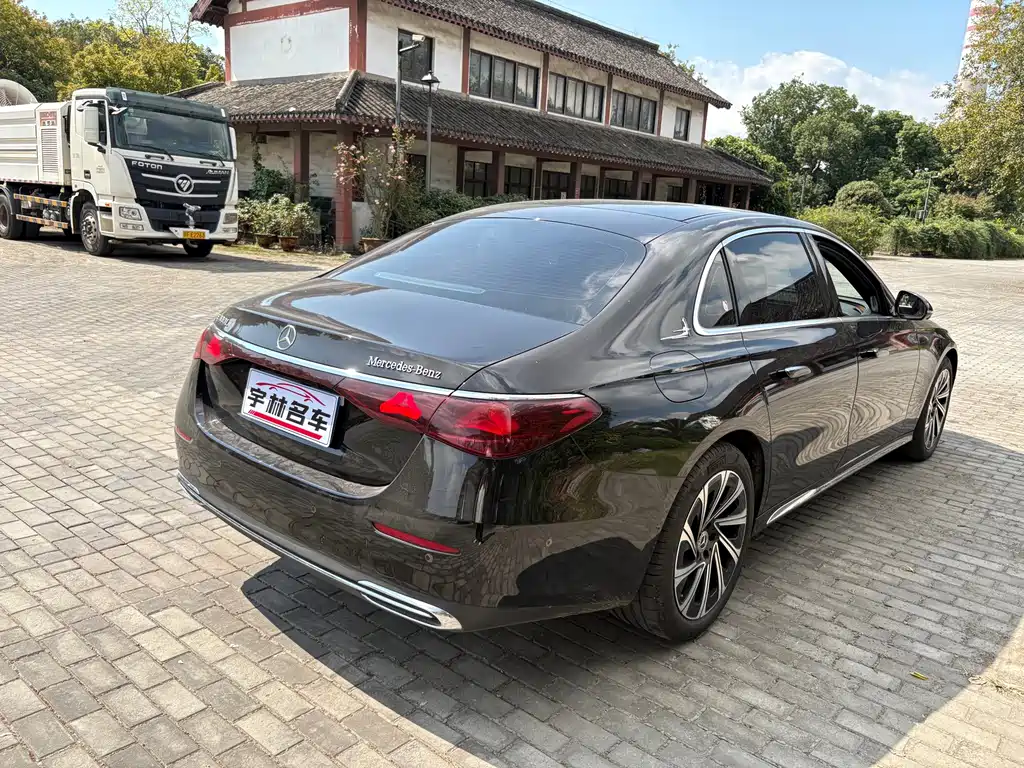 Mercedes-Benz E-Class — миниатюра 9