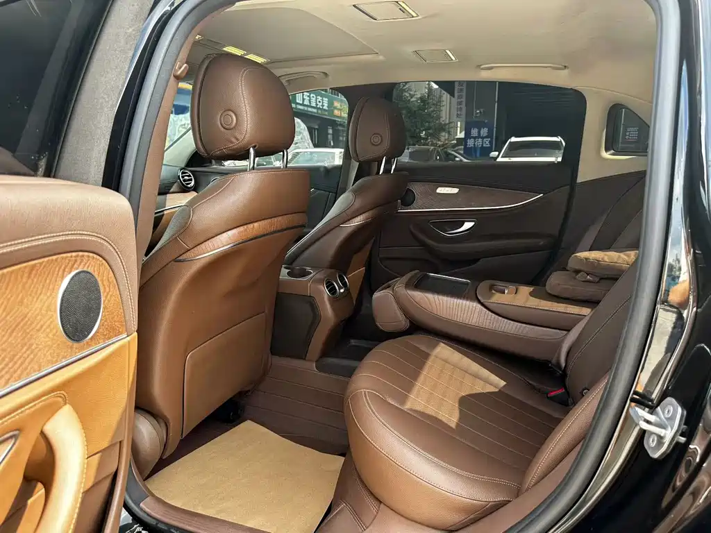 Mercedes-Benz E-Class — миниатюра 5