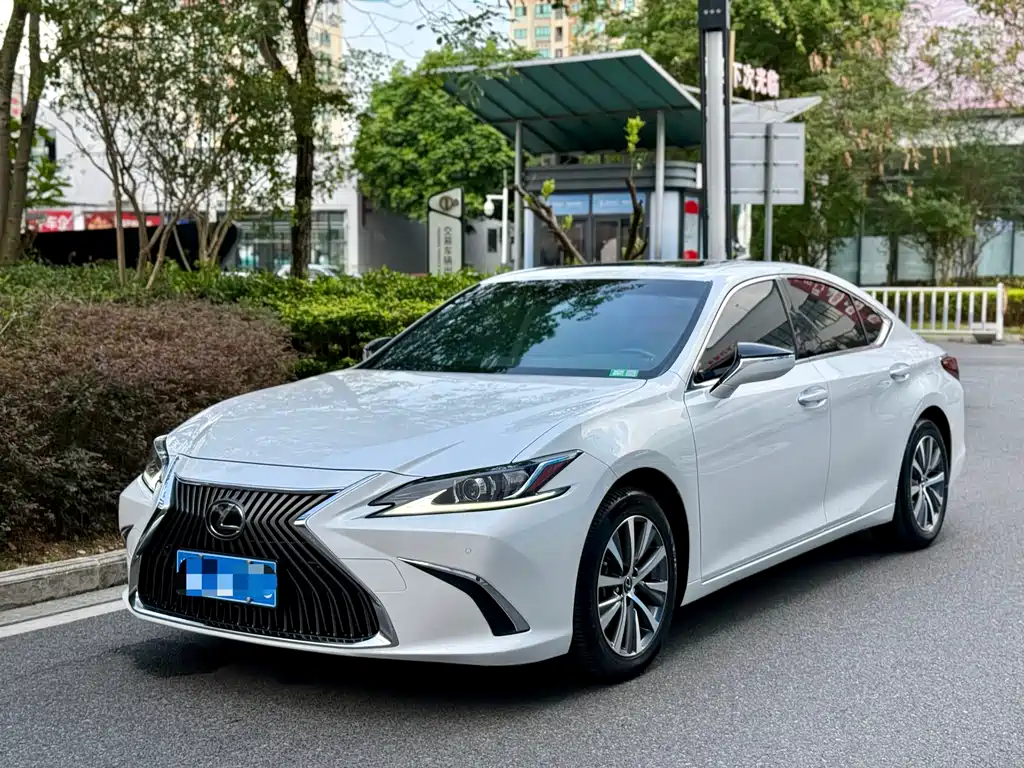 Lexus ES 2020