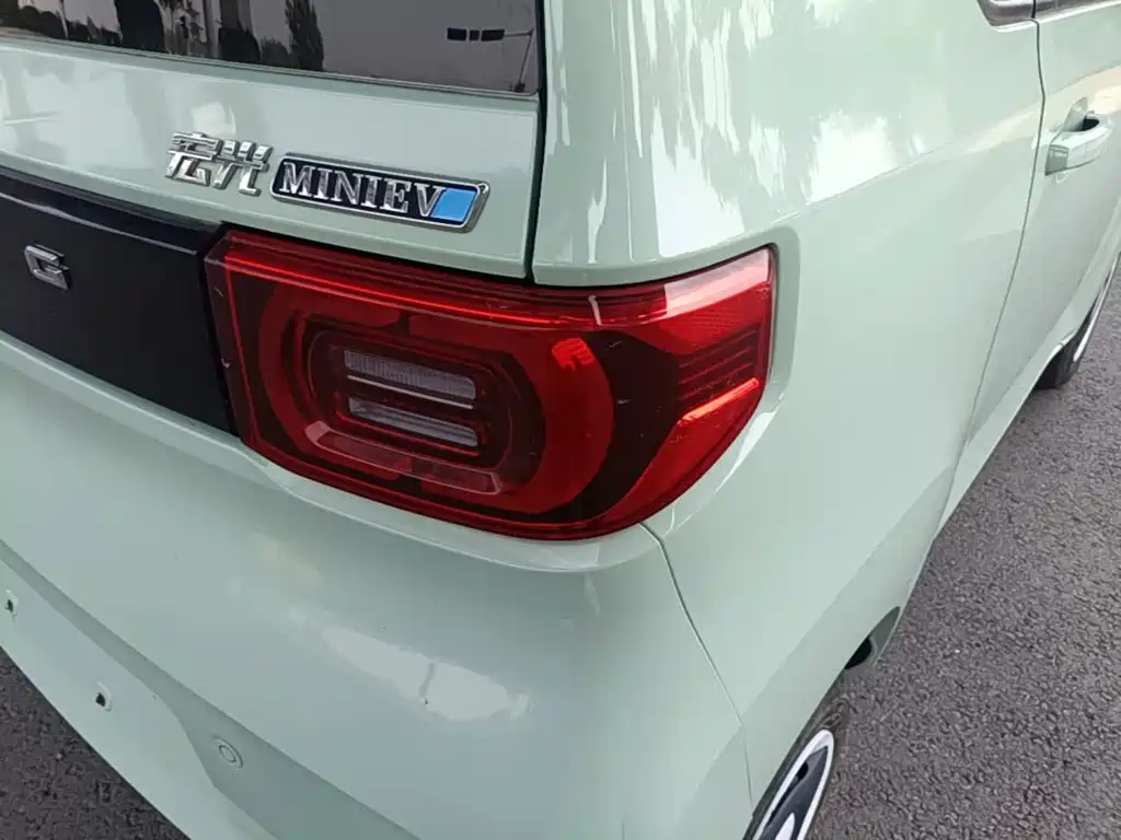 Wuling MINIEV — миниатюра 8