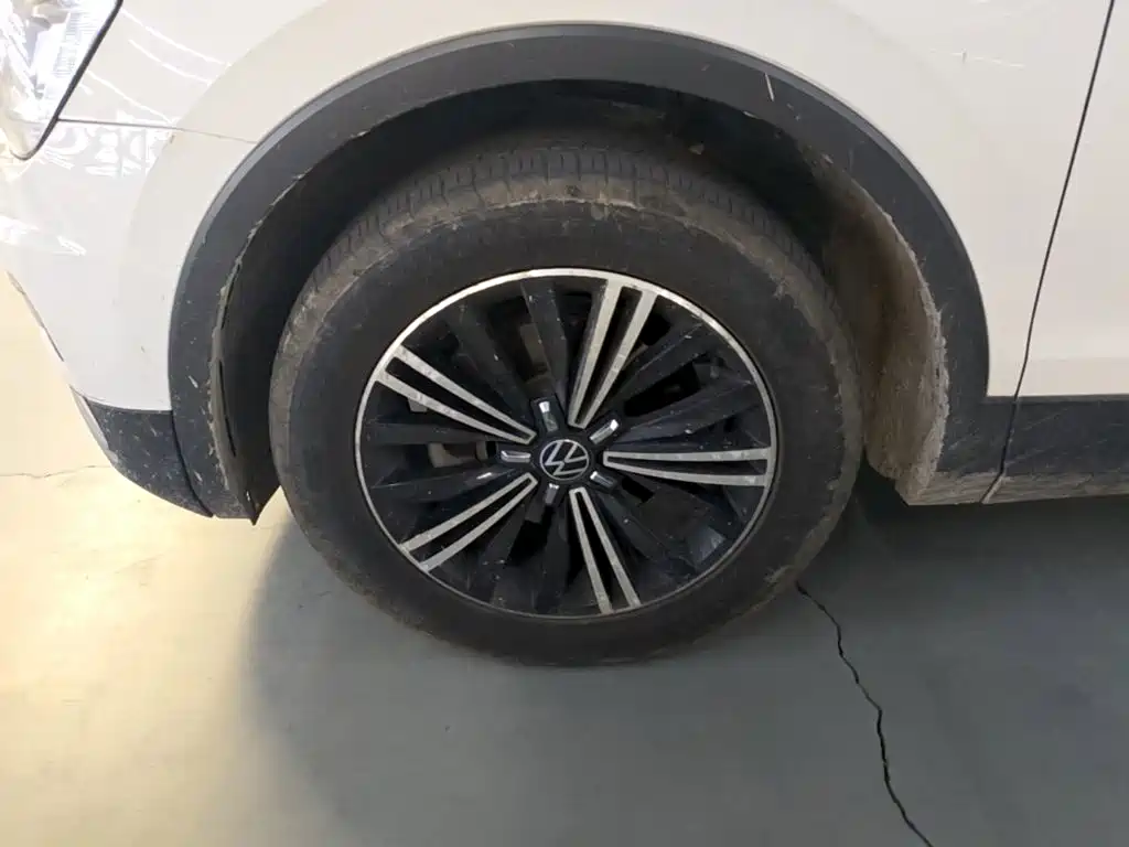 Volkswagen Tiguan L — миниатюра 23