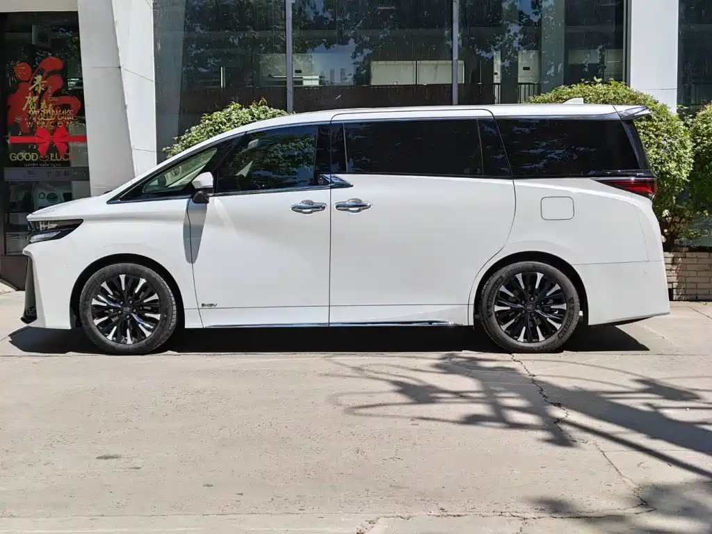 Toyota Vellfire — миниатюра 2