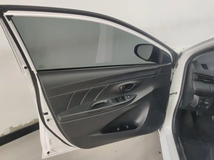 Toyota Yaris L — миниатюра 7
