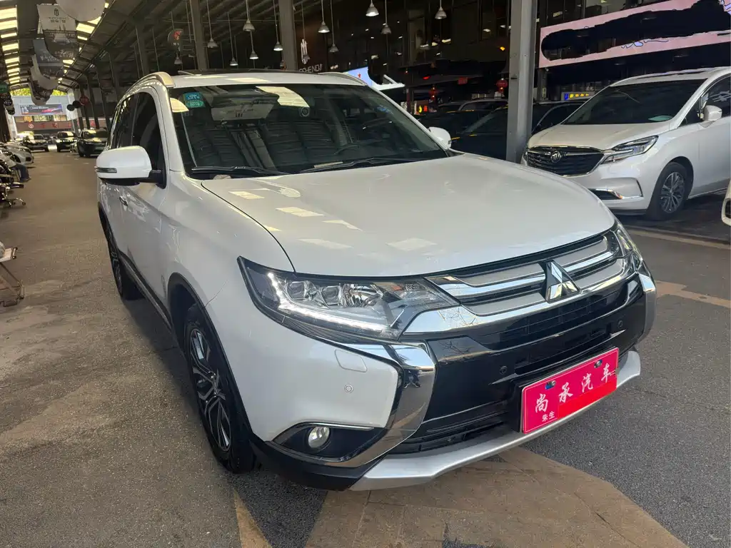MITSUBISHI OUTLANDER