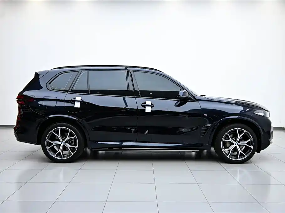 BMW X5 2023 xDrive 30Li Premium M Sport