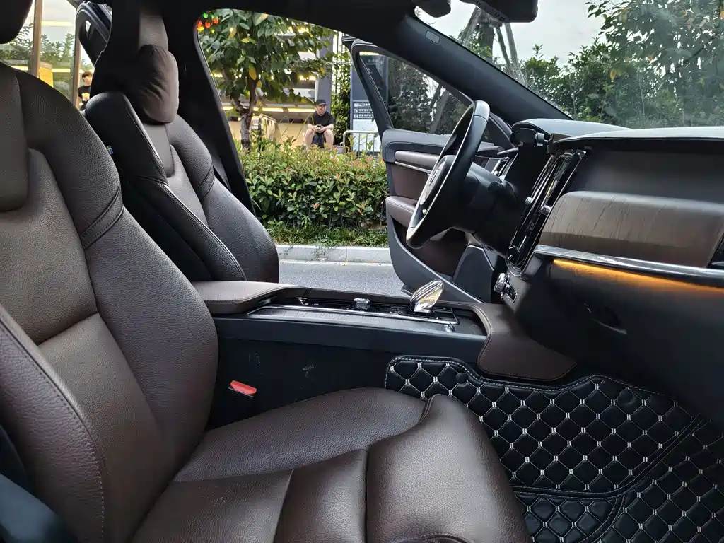 Volvo S90 — миниатюра 15