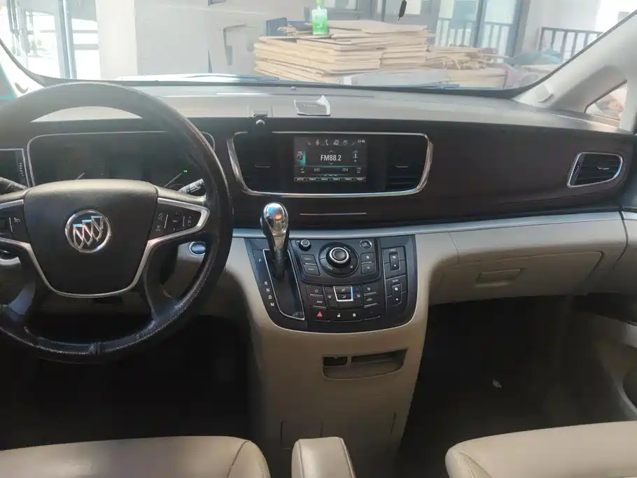 Buick GL8 — миниатюра 12