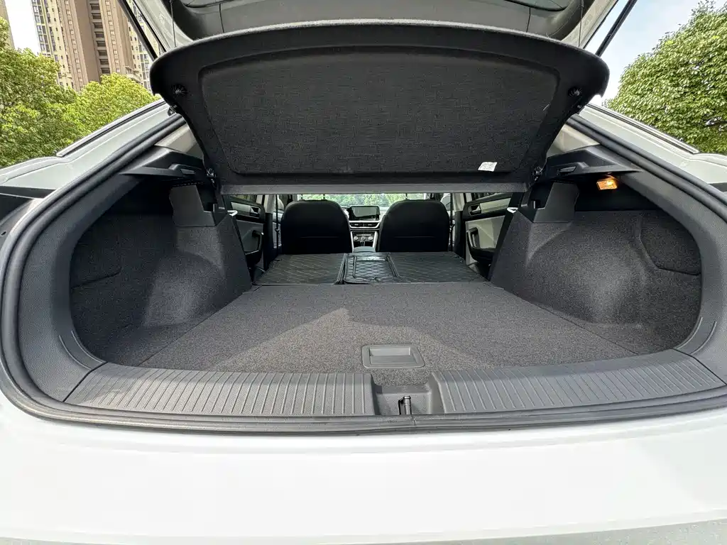 Volkswagen T-Roc — миниатюра 21