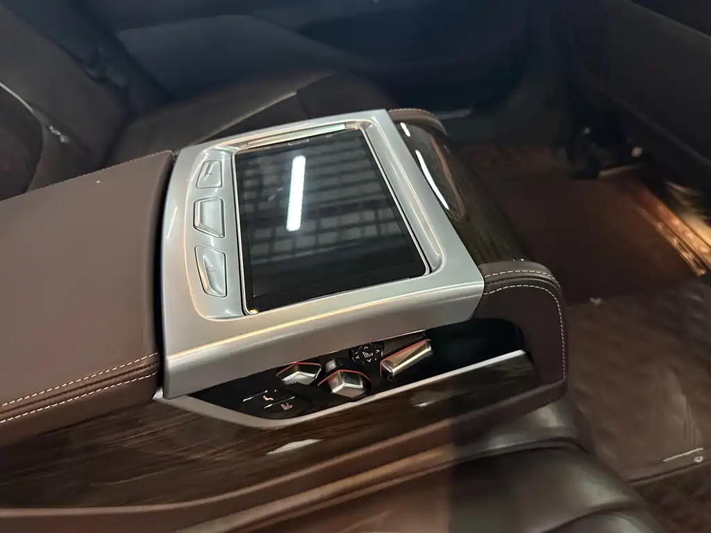 BMW 7 Series — миниатюра 7