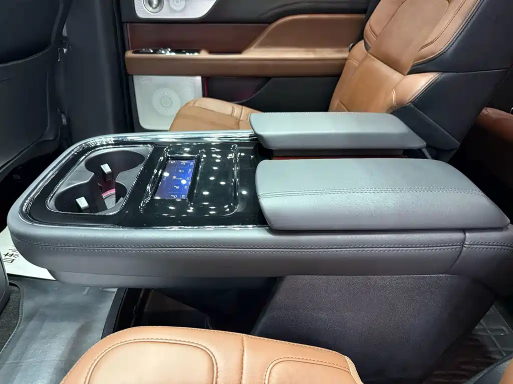 Lincoln Navigator — миниатюра 10
