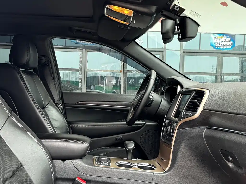 Jeep Grand Cherokee (Import) — миниатюра 6