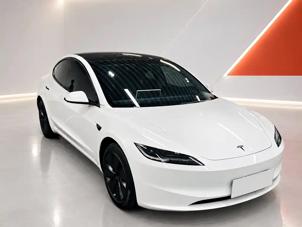 Tesla Model 3 — миниатюра 3
