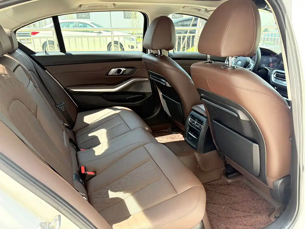 BMW 3 Series — миниатюра 10