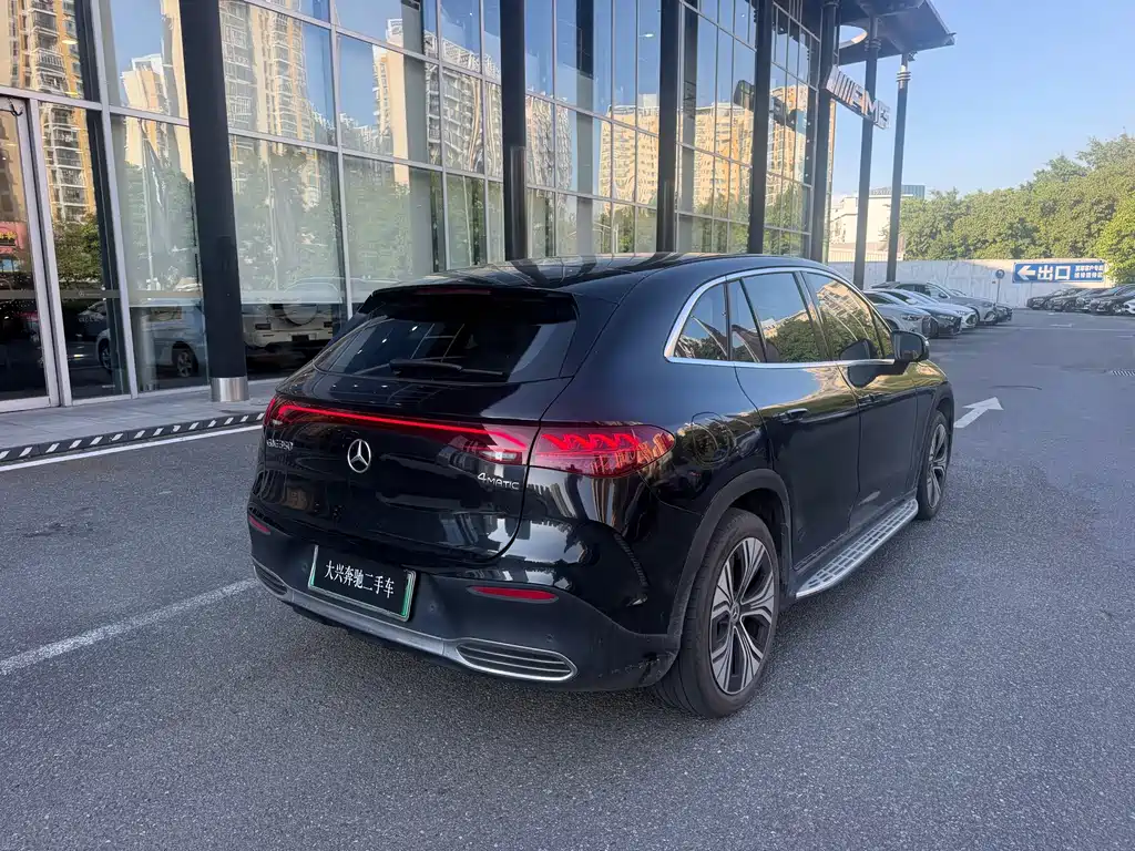 Mercedes-Benz EQE SUV — миниатюра 4