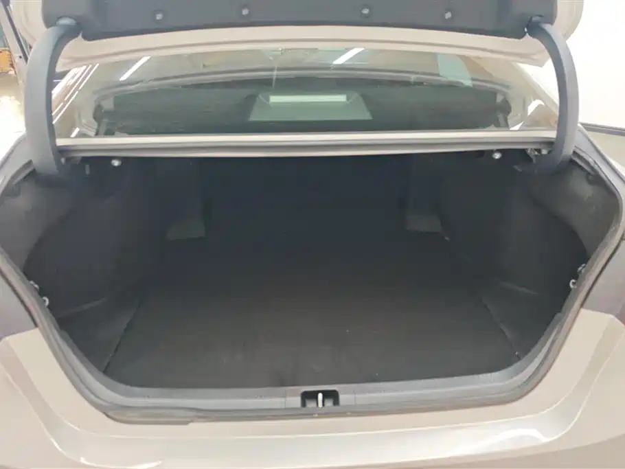 Toyota Camry 2021 2.0G Luxury